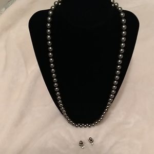 Faux pearl necklace & earrings